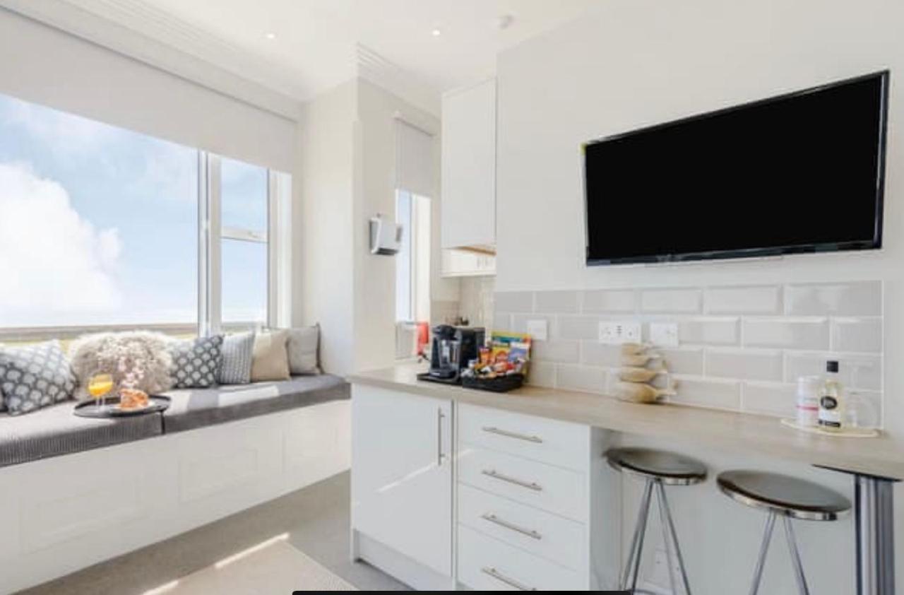 Beachfront Compact Coastal Crib, Direct Sea Views & Air Conditioning Littlestone-on-Sea Buitenkant foto