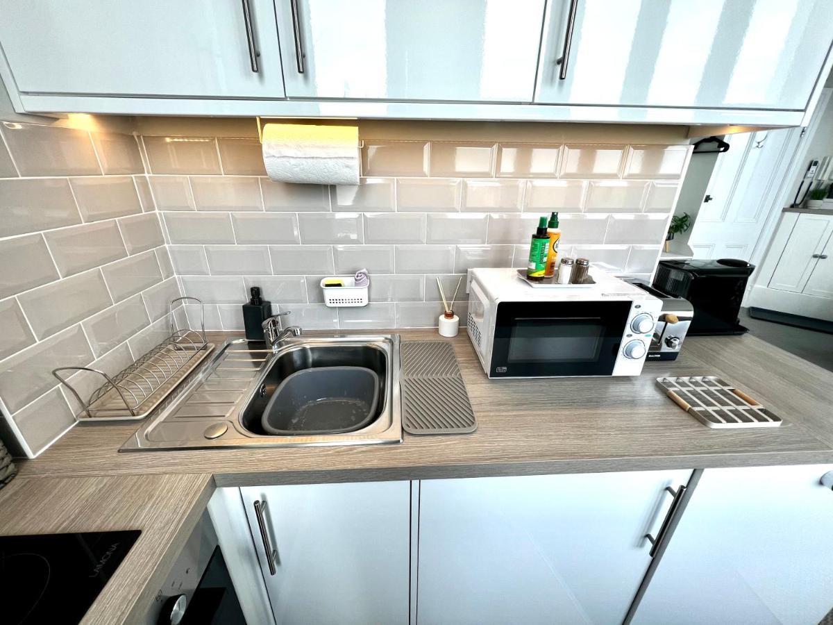 Beachfront Compact Coastal Crib, Direct Sea Views & Air Conditioning Littlestone-on-Sea Buitenkant foto