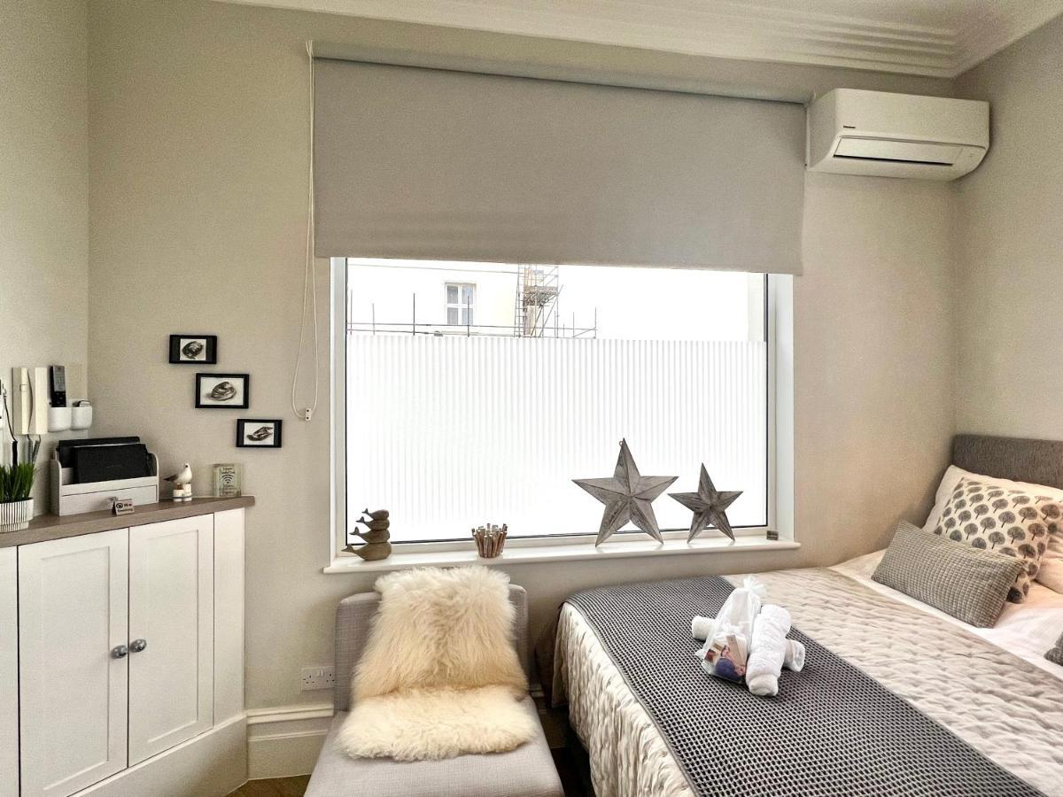 Beachfront Compact Coastal Crib, Direct Sea Views & Air Conditioning Littlestone-on-Sea Buitenkant foto