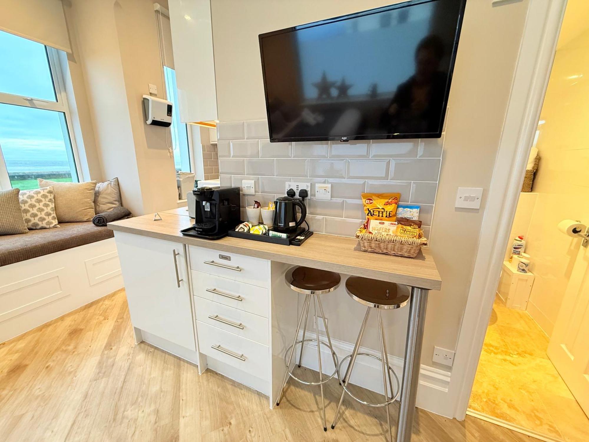 Beachfront Compact Coastal Crib, Direct Sea Views & Air Conditioning Littlestone-on-Sea Buitenkant foto